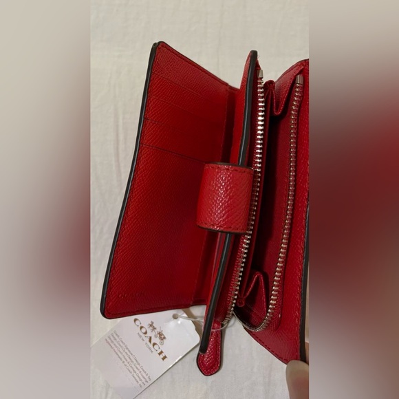 NWT Coach Crossgrain Leather Red Zip Wallet F54010 - Picture 3 of 4
